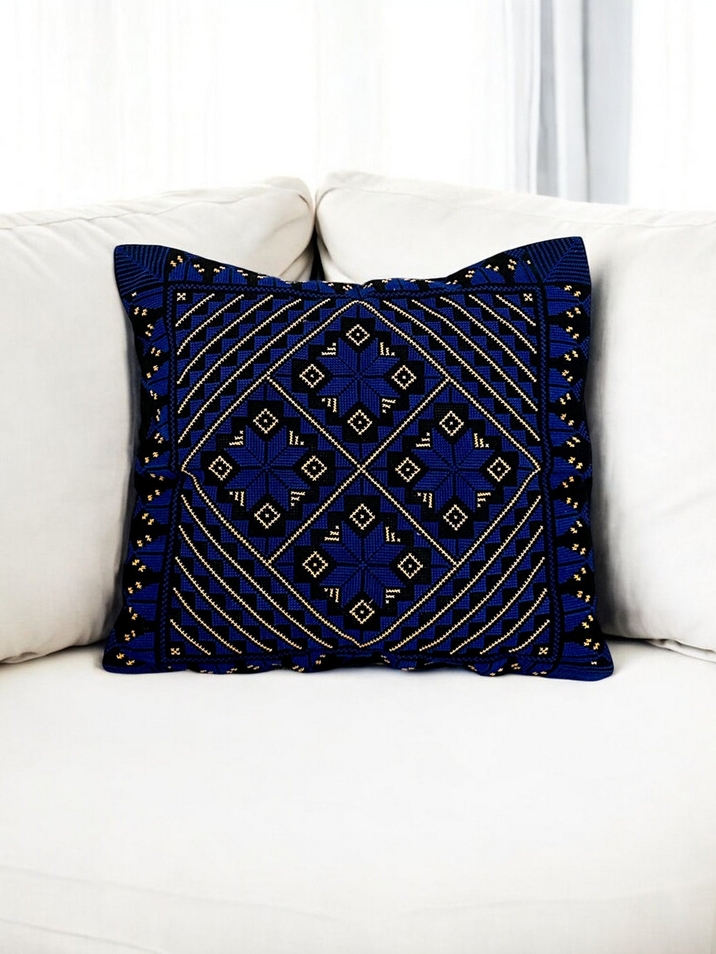 Tatreez Kissenbezug mit schönen Farben und Mustern