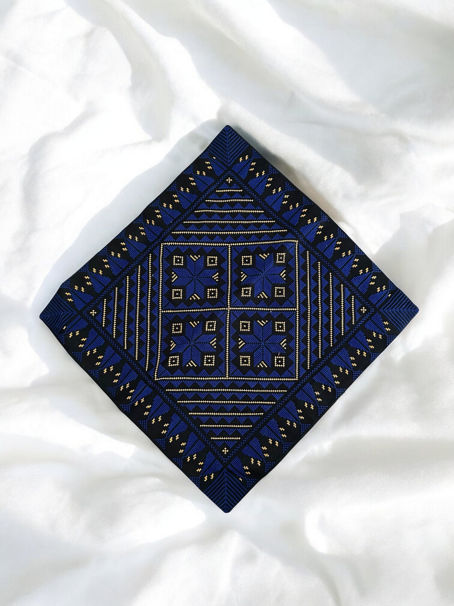 Tatreez Kissenbezug mit schönen Farben und Mustern