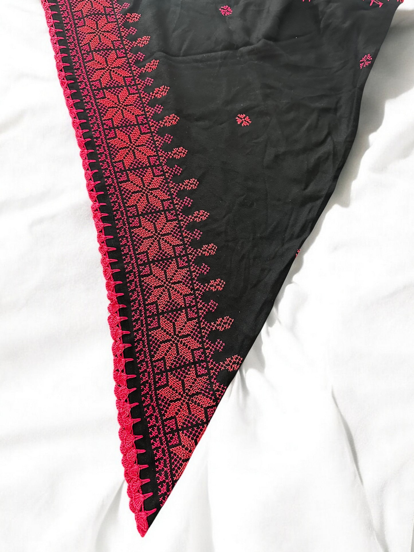 Tatreez Schal Handgestrickt