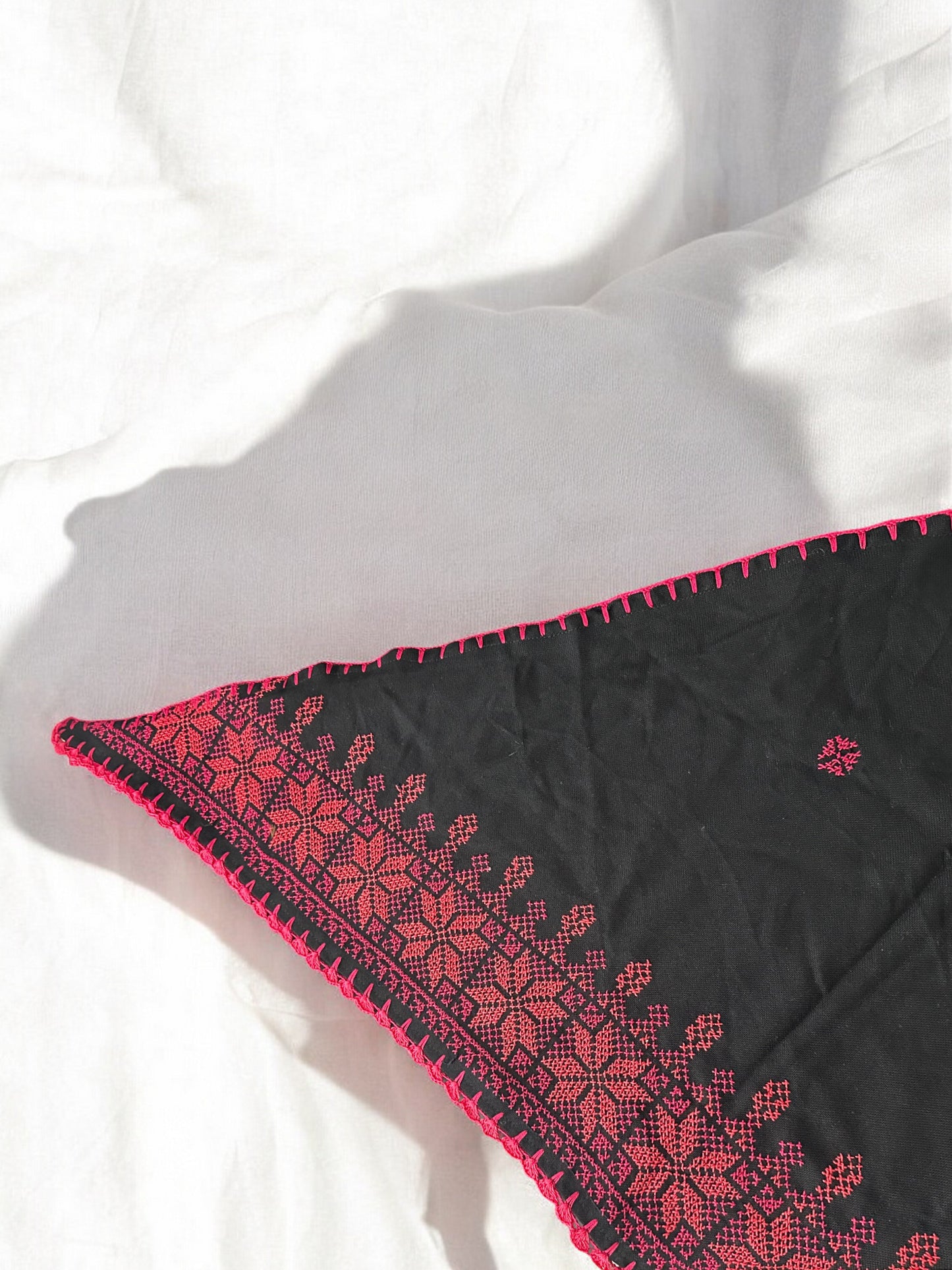 Tatreez Schal Handgestrickt