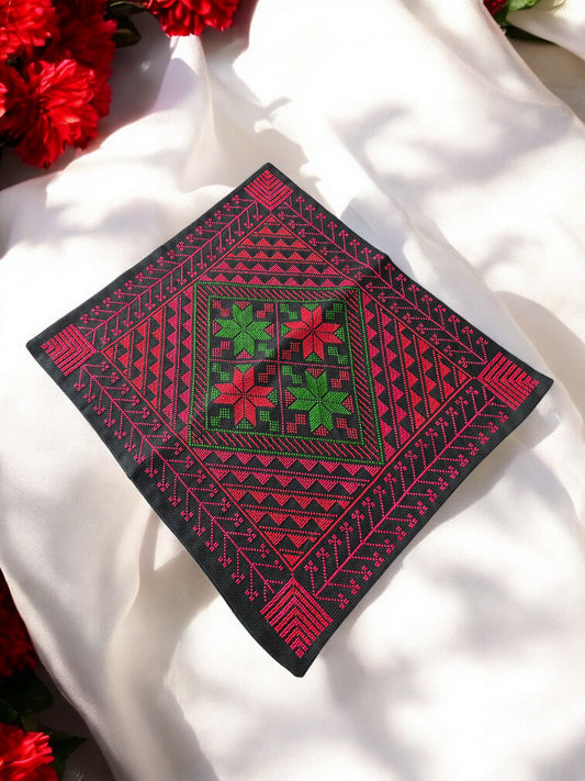 Tatreez Kissenbezug mit schönen Farben und Mustern